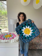 Load image into Gallery viewer, Chunky Granny Square Tutorial & Pattern | Tube Yarn | Hand Crochet | Video + PDF