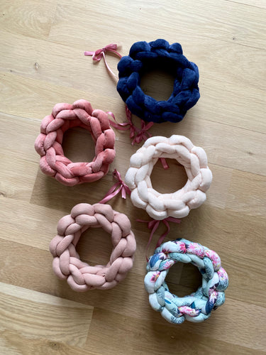 Mini Cozy Wreaths, 7” (various colors)